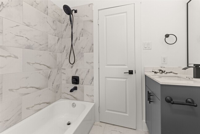 Photo - 2707 Dennis St