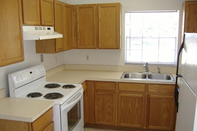 Photo - CUTE AFFORDABLE 2/2 DUPLEX off Michigan!