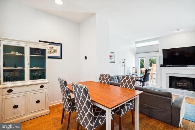 Photo - 1904 N Veitch St