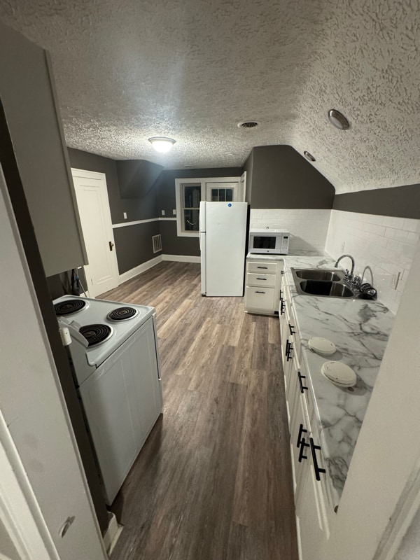 Photo - 5135 Stanley Ave