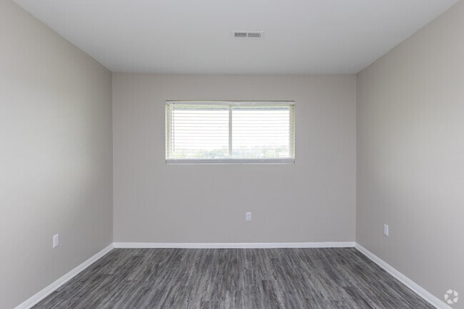 2BR, 1BA - 990SF - Secondary Bedroom