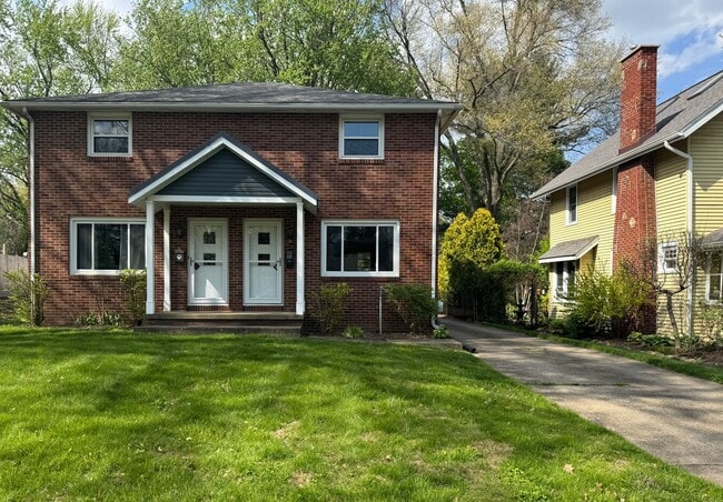 Building Photo - 326 Elm Dr