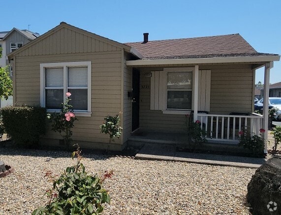 Building Photo - 3739 Castro Valley Blvd Rental