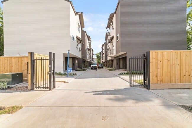 Photo - 859 Rachel St