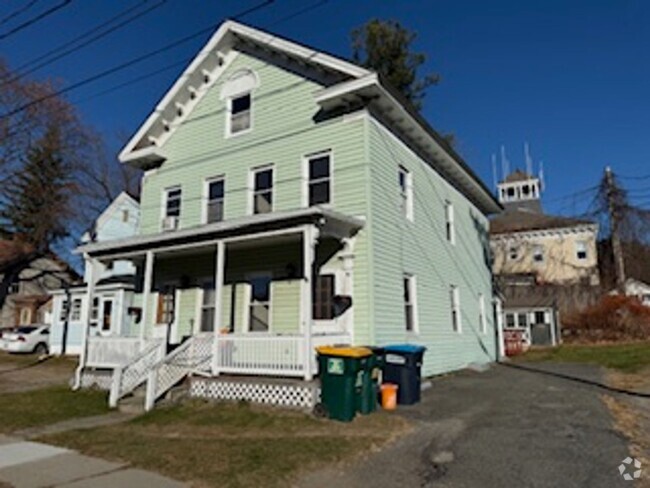 Building Photo - 96-98 Railroad St Unit 96 Rental