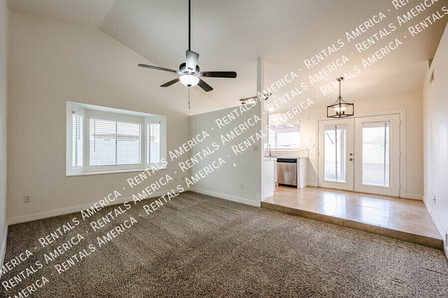 Photo - 2842 E Irwin Ave