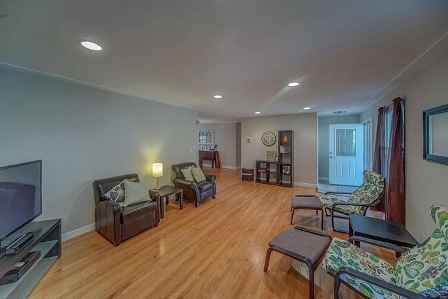 Photo - 2404 Wendy Way Dr