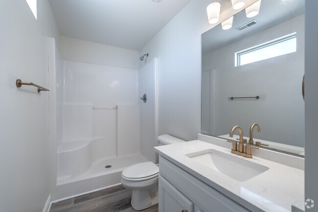 2BR, 2BA - 1,150SF - Primary Bathroom