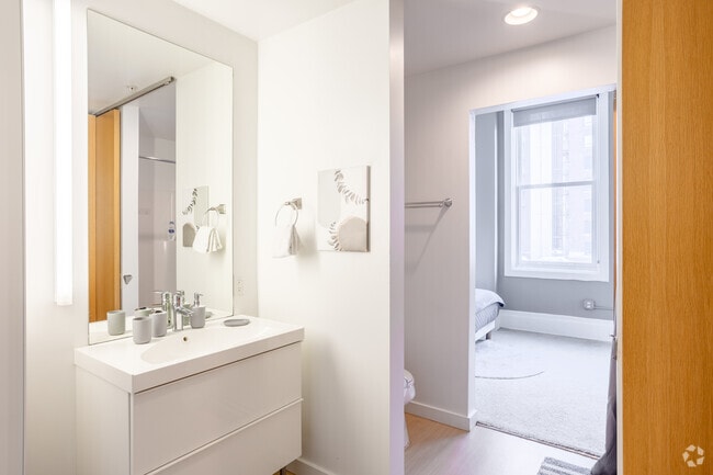 2BR, 1BA - 1105SF - Bathroom