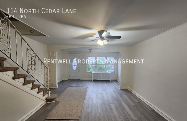 Photo - 114 N Cedar Ln