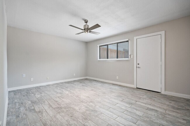 Dream Montrose - 1423 Kipling Street