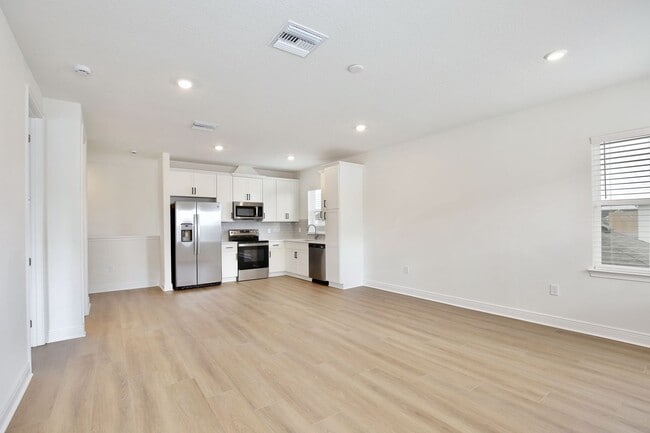 Photo - Modern 1/1 Garage Apartment Living with 1 Car Garage in the Heart of Laureate Park!
