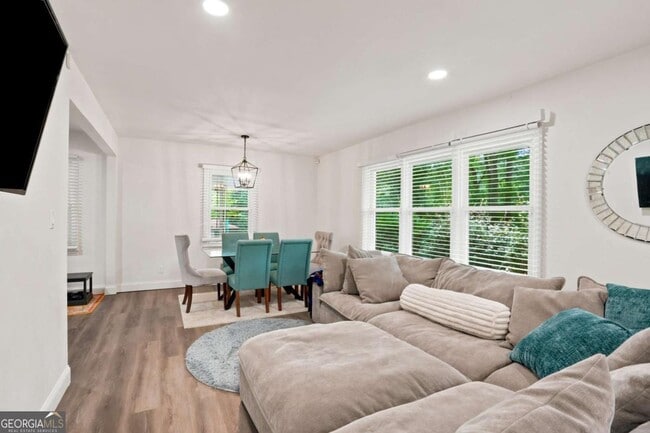 Photo - 581 Meadowbrook Dr SE