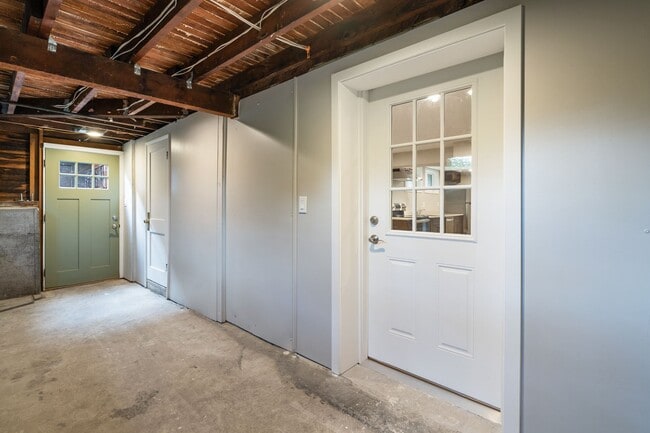 Photo - Updated ADU in Dekum Triangle/ 2/1