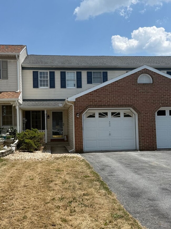 Building Photo - Beautiful Townhouse Available in Jonestown