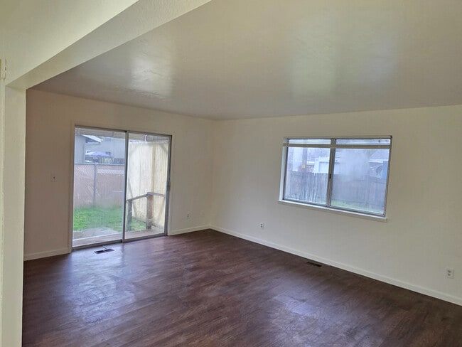 Photo - 231 Hawthorne St