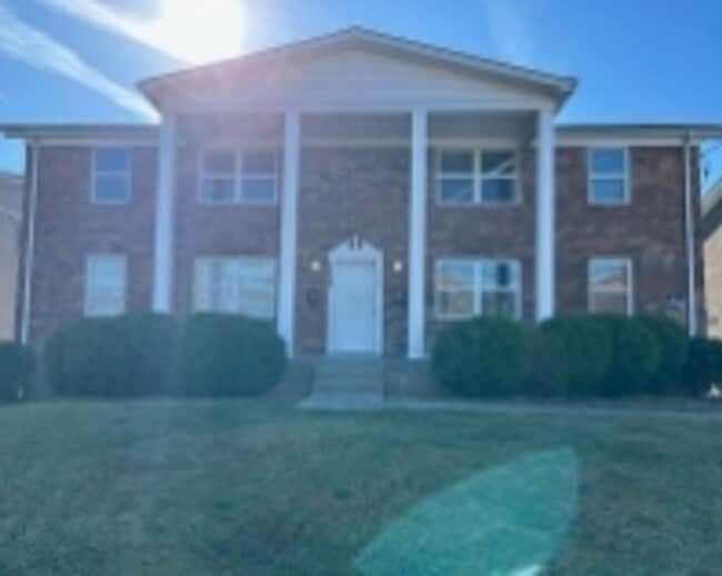 Building Photo - 4809 Saddlebrook Ln Unit 3