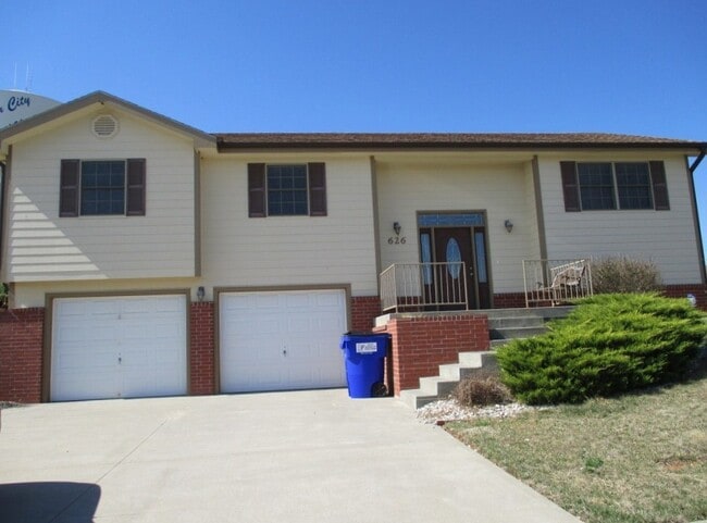 Building Photo - Great Corner Lot Rental