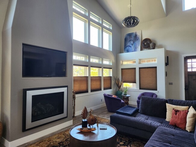 COMING SOON-Sophisticated-modern AG HOME - COMING SOON-Sophisticated-modern AG HOME