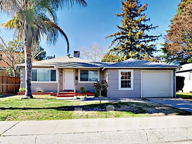 Building Photo - 684 Brown Ave