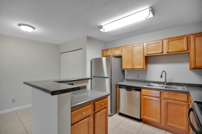 Photo - 305 Lakepointe Dr