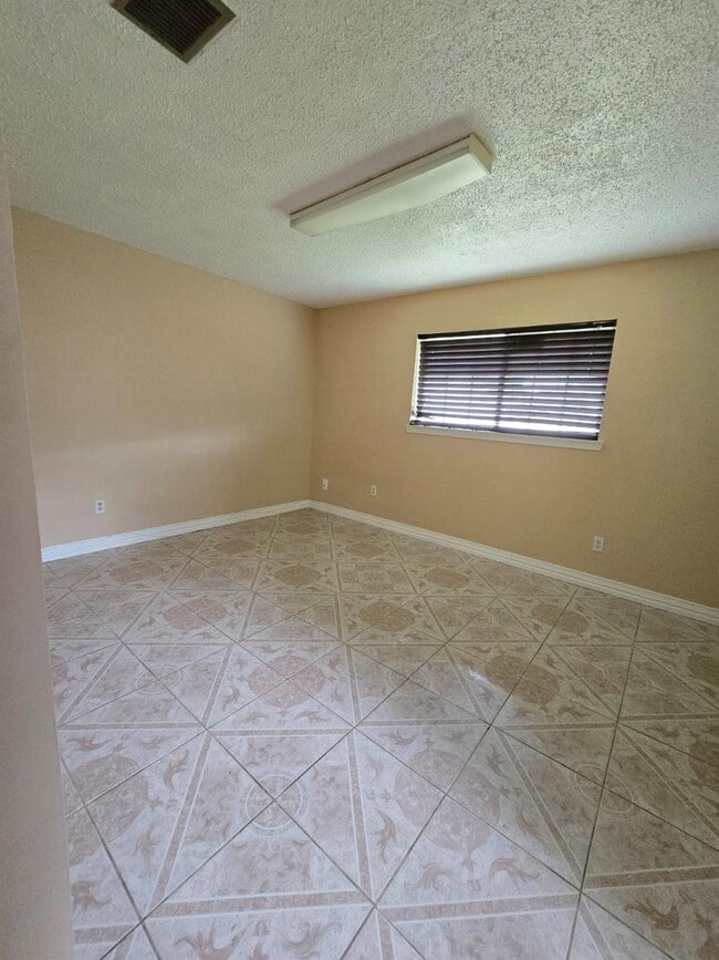 Photo - 822 Ivy Hollow St