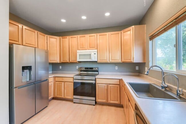 Photo - 13897 Cook St