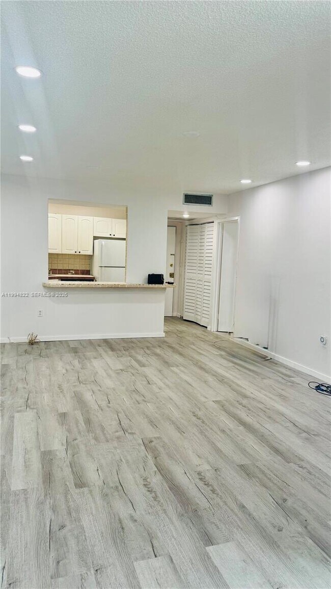 Building Photo - 17570 Atlantic Blvd Unit 403