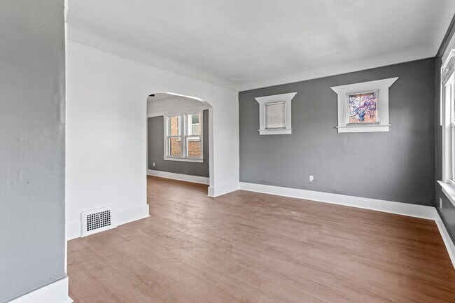 Photo - 2045 Clements St