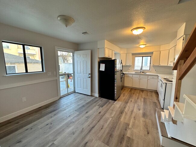 Photo - 656 S 7th St Unidad C