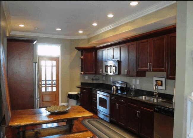Photo - 37 R St NW