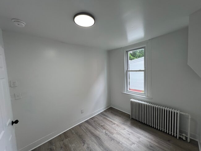 Photo - 305 E 20th St