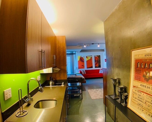 Building Photo - VIRTUAL TOUR AVAILABLE for this FURNISHED ... Rental