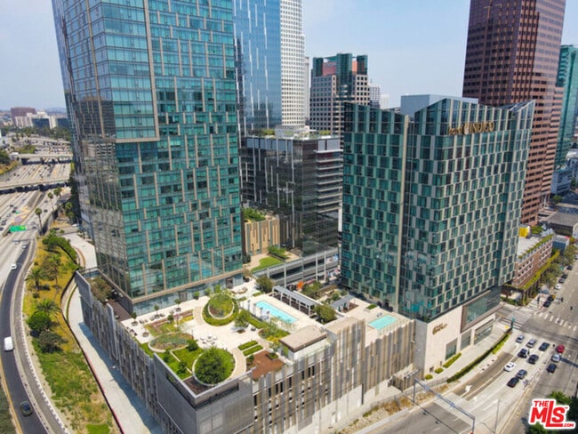 Building Photo - 889 Francisco St Unit 2406