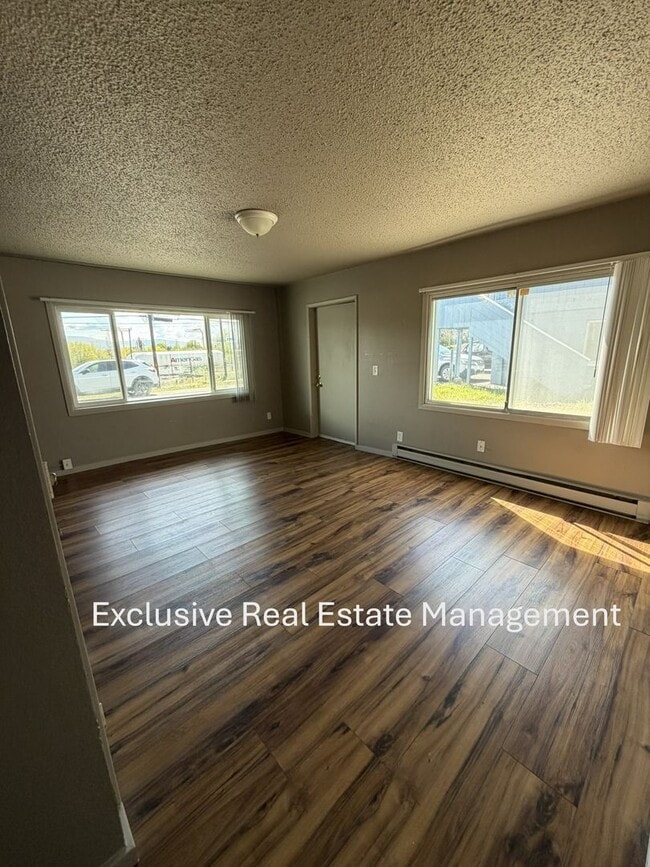 Building Photo - 608 Riverside Dr Unit #04