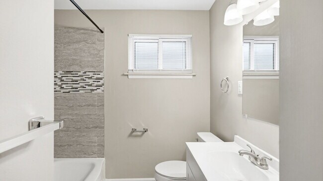 Photo - 1072 Mill St