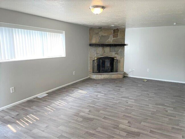 Photo - 1586 Canyon Rd