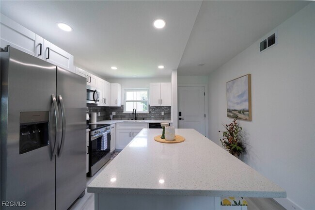 Photo - 16881 Davis Rd Unidad 716