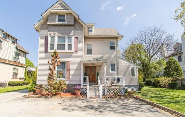 Building Photo - 453 Lancaster Ave Unit 1
