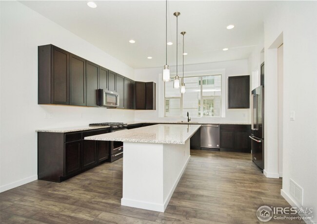 Photo - 523 Primrose Ln