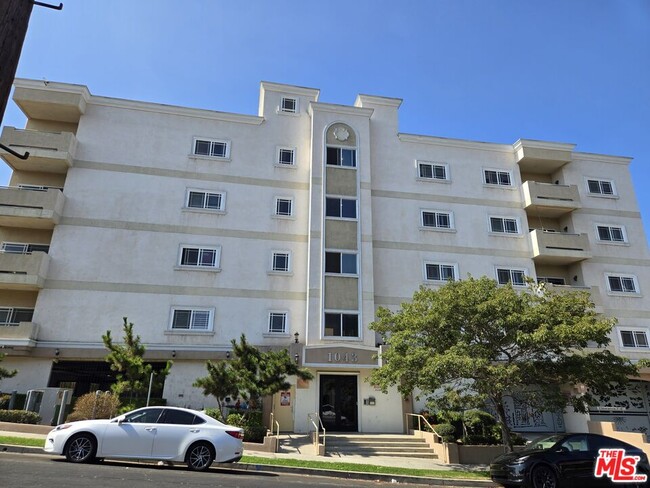 Photo - 1043 S Kenmore Ave Condo Unit 501