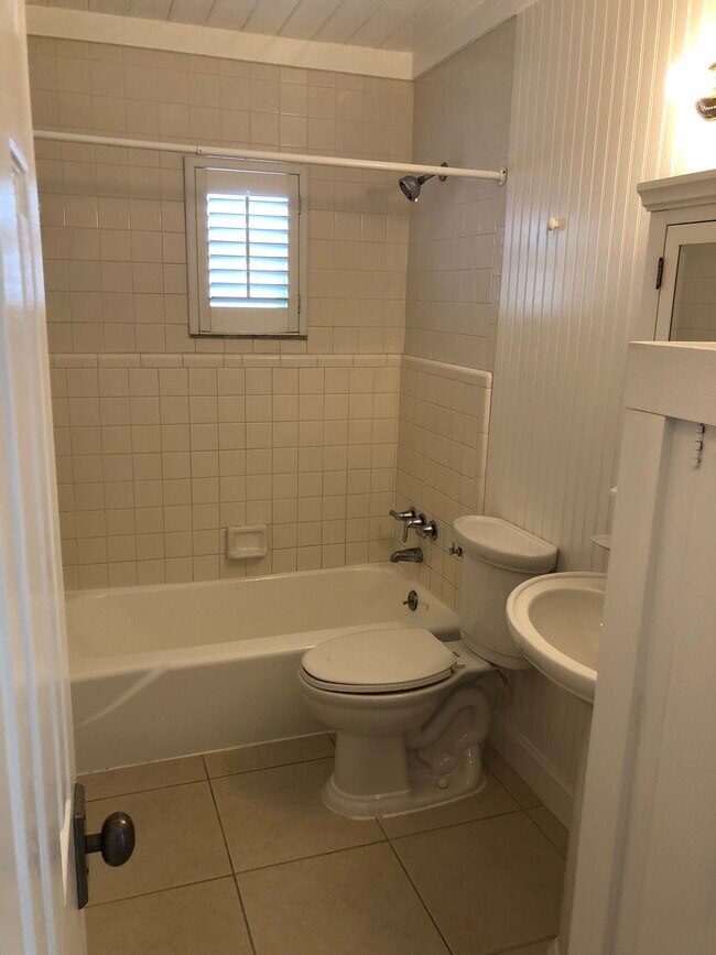 405 Columbus Ave Townhome Townhome Rental in New Smyrna Beach FL