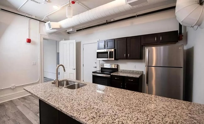 Photo - 325 W Market St Unidad Apt D