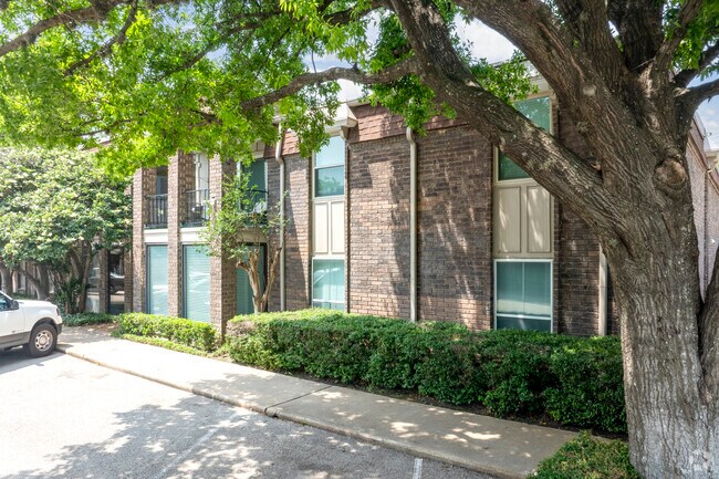 7555 Katy Fwy - Alternativa - Bayou Woods