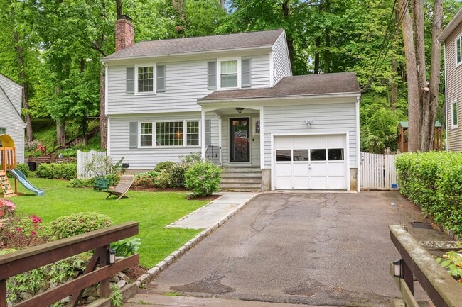 Photo - 25 Center Dr