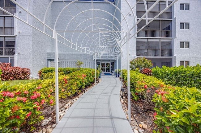 Building Photo - 555 Park Shore Dr Unit B408 Rental