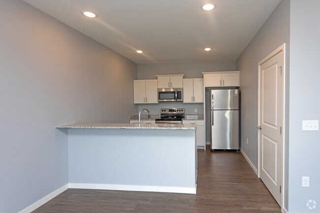 Studio, 1BA - 569SF