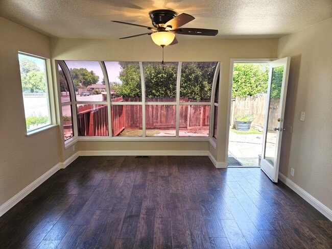 Photo - 1000 Peach Ct