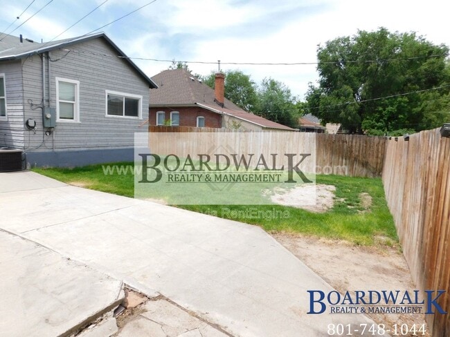 Photo - 657 Warnock Ave