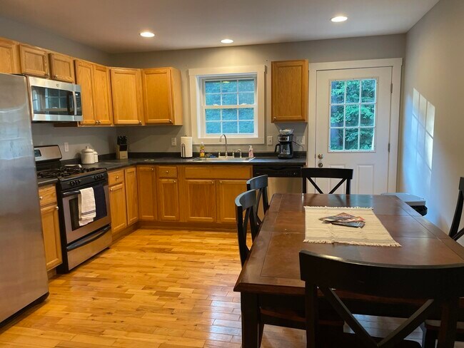 Photo - 562 New Hampshire Rte 103